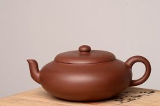 紫砂壶图片：王薇乙未年冬 娇小可人 明清意韵 把玩实用 全手扁梨 - 美壶网