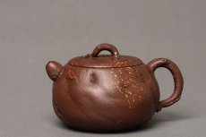 紫砂壶图片：潘丹初乙未冬全手作品 砂滴点点 随型桩 俏人小嘴 秋思 出水暴爽 - 美壶网