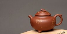 紫砂壶图片：惊艳实力 魅力展现 原创力作 真金装饰 全手童樱 可玩趣品 - 美壶网