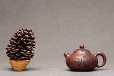 紫砂壶图片：美壶特惠 谭华斌近作 道洪风格之珠韵 刻绘精细生动  - 美壶网