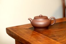紫砂壶图片：王薇丙申年春全手新作 上下刹凹 大口实用 虚扁 - 美壶网