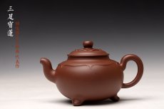 紫砂壶图片：储俊伟 精品代表作 全手三足宝莲（获得乙未年全手工大赛三等奖） 温文尔雅 - 美壶网