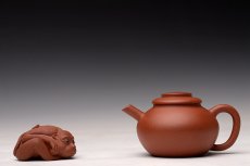 紫砂壶图片：美壶特惠  颇具特色 茶人最爱 古拙巨轮珠 独孔 不锈钢滤网 - 美壶网