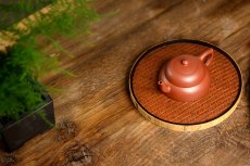 紫砂壶图片：曲峰丙申春 简朴端庄 曼生壶之笠荫 经典传统 做工精致 - 美壶网