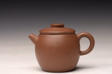 紫砂壶图片：耿其群全手作品 摹古巨轮 优质段泥 古朴拙雅 - 美壶网