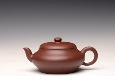 紫砂壶图片：邵春良近作  光素经典 传统全手技法 上下均刹凹 扁灯 优质老清水 - 美壶网