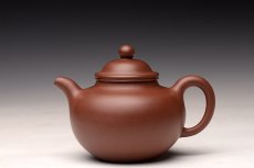 紫砂壶图片：顾小英丙申初夏 全手大亨掇球 优质老紫泥 亭亭玉立 精品佳作 - 美壶网