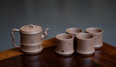 紫砂壶图片：储亚丙申夏全手新作 小秀竹套具 颇具难度 灵秀出尘 优质老段 - 美壶网