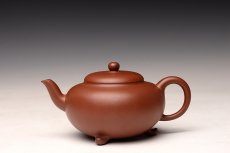 紫砂壶图片：王薇丙申秋全手新作 三足水平 线条流畅 做工精致 - 美壶网