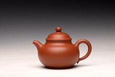 紫砂壶图片：手工练泥 矿质丰富 传统实用朱泥小潘壶 夏日消暑利器 - 美壶网