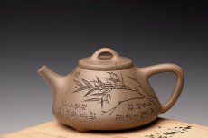 紫砂壶图片：钱建荷丙申全手摹古 张听刚装饰 子冶石瓢 自然舒美 不再接受定做 - 美壶网