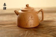 紫砂壶图片：唐文丙申夏新作 游心堂主人装饰 文气有趣  彩段秦钟 - 美壶网