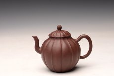 紫砂壶图片：周斌丙申秋全手演绎筋囊器 银台醉客 颇具难度 线条流畅 - 美壶网