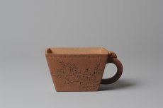 紫砂壶图片：唐文全手 刘华徒弟生益刻绘 老段泥 兽耳品茗杯 - 美壶网