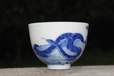 紫砂壶图片：生肖蛇 景德镇全手工手绘青花主人杯  - 美壶网