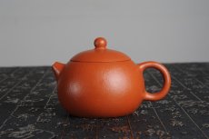 紫砂壶图片：难得无皱不朱的皱皮老朱泥  非铁红色素泥 全手工西施制作收缩大成型难 - 美壶网
