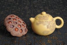 紫砂壶图片：国助唐文本绿西施  端庄 助工袁德波装饰  - 美壶网