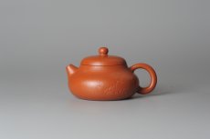 紫砂壶图片：优质赵庄朱泥全手工文旦 方健双刀文气装饰 - 美壶网