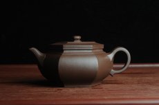 紫砂壶图片：美壶回馈壶友特惠 老紫泥精致全手工大彬六方 - 美壶网