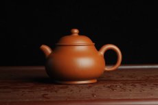 紫砂壶图片：优质赵庄朱泥 全手工潘壶 端庄秀雅 - 美壶网