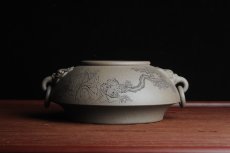 紫砂壶图片：精品特惠 老青段精品瑞兽双耳罐 茶仓 茶叶罐 水洗 烟灰缸 多用 子陶刻老人松 不输名、家 - 美壶网