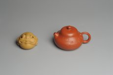 紫砂壶图片：优质赵庄朱泥全手工文旦 方健双刀文气装饰 - 美壶网