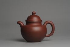 紫砂壶图片：油润底曹青 全手工寿珍掇球 深得老味 做工灰常好 请君细品 作品说话  - 美壶网