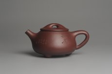 紫砂壶图片：美壶特惠 精致做工经典平盖无为小石瓢 精刻人物 茶人醉爱 - 美壶网