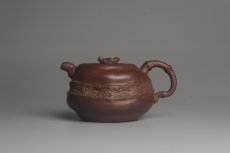 紫砂壶图片：潘丹初全手新作 道法自然 妙趣横生 原创溪竹 - 美壶网