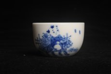 紫砂壶图片：景德镇主人杯 青花杯 童子戏老虎 - 美壶网