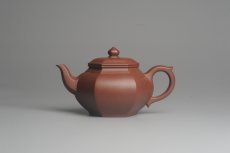 紫砂壶图片：实力派张海艳全手工六方笑樱壶 做工灰常精致 气韵流畅 - 美壶网