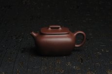 紫砂壶图片：美壶年底特惠 精工好料底曹青小四方 茶人醉爱 高档锦盒包装 - 美壶网