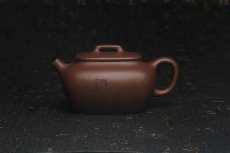 紫砂壶图片：美壶特惠 精工好料底曹青美女小四方 灰常雅致 - 美壶网