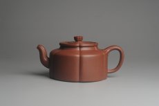 紫砂壶图片：实力派张海艳手工压制成型精工梅花周盘壶 气势磅礴 - 美壶网