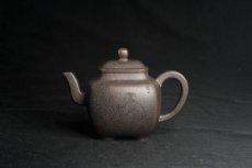 紫砂壶图片：实力派张海艳 全手工油润老青灰段泥重器鸣远四方 气势磅礴 用心之作 装饰拜石图特文气 - 美壶网