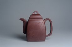 紫砂壶图片：全手工精致汉方壶 装饰山水 特文气 - 美壶网