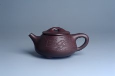 紫砂壶图片：实力派工艺师周斌 优质底槽青全手工精工满瓢壶 刘伟涛徒昊然装饰兰草图 一香已足压千红 - 美壶网