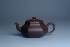 紫砂壶图片：美壶特惠 潜力股凌晨老师 精致紫泥全手工六方君德壶 期待与您结缘 - 美壶网