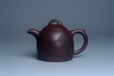 紫砂壶图片：实力派工艺师文砂苑堂主周斌 优质底槽青全手工精工秦权壶 鹰击长空 志在千里 - 美壶网