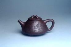 紫砂壶图片：实力派工艺师周斌优质底槽清全手工精工子冶石瓢 装饰竹林七贤 特文气 - 美壶网