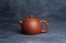 紫砂壶图片：美壶特惠 全手工优质红降坡泥西施壶 特文气 - 美壶网