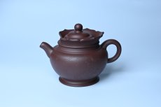 紫砂壶图片：实力派工艺师周斌 老紫泥精工僧帽壶 - 美壶网