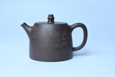 紫砂壶图片：美壶特惠 老紫泥精致山水汉铎壶 茶人醉爱 - 美壶网