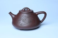 紫砂壶图片：特油润底曹青 全手工子冶石瓢 助工装饰菩萨坐骑瑞兽 - 美壶网