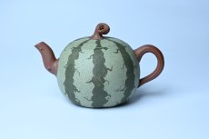 紫砂壶图片：美壶特惠 精致西瓜紫砂壶 茶人醉爱 - 美壶网