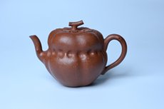 紫砂壶图片：美壶特惠 特好降坡泥 柿柿如意紫砂壶 肌理丰富生动 - 美壶网