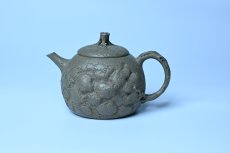 紫砂壶图片：美壶特惠 特好老青段泥云松供春壶 茶人醉爱 - 美壶网