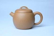 紫砂壶图片：美壶特惠 特好老黄段泥精致大炮巨轮壶 茶人醉爱 - 美壶网