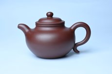 紫砂壶图片：潜力股周小培老师 4号井深井红皮龙 超精致全手工莲子茶壶 - 美壶网