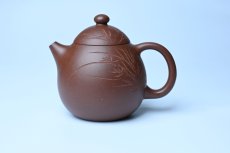 紫砂壶图片：美壶特惠 特好底槽青龙蛋壶 装饰兰草特文气 - 美壶网